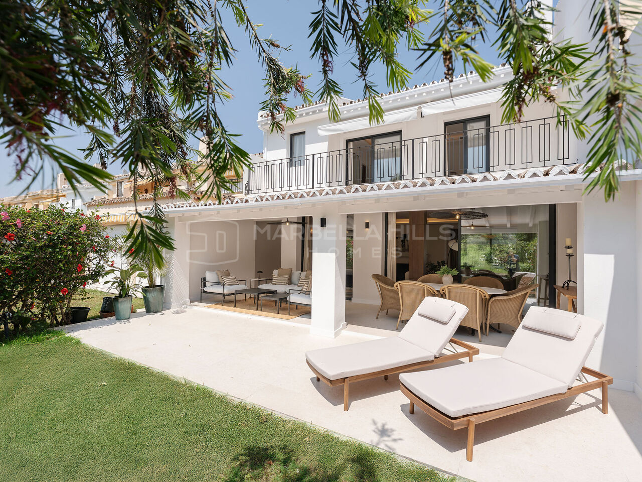 Stylish 4-Bedroom Townhouse with Golf Views in Nueva Andalucía