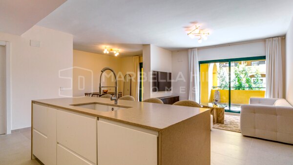 Elegante apartamento de 4 dormitorios en venta en San Pedro de Alcántara – A solo pasos de la playa