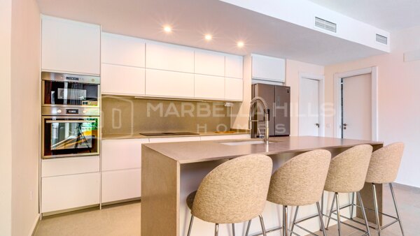 Elegante apartamento de 4 dormitorios en venta en San Pedro de Alcántara – A solo pasos de la playa
