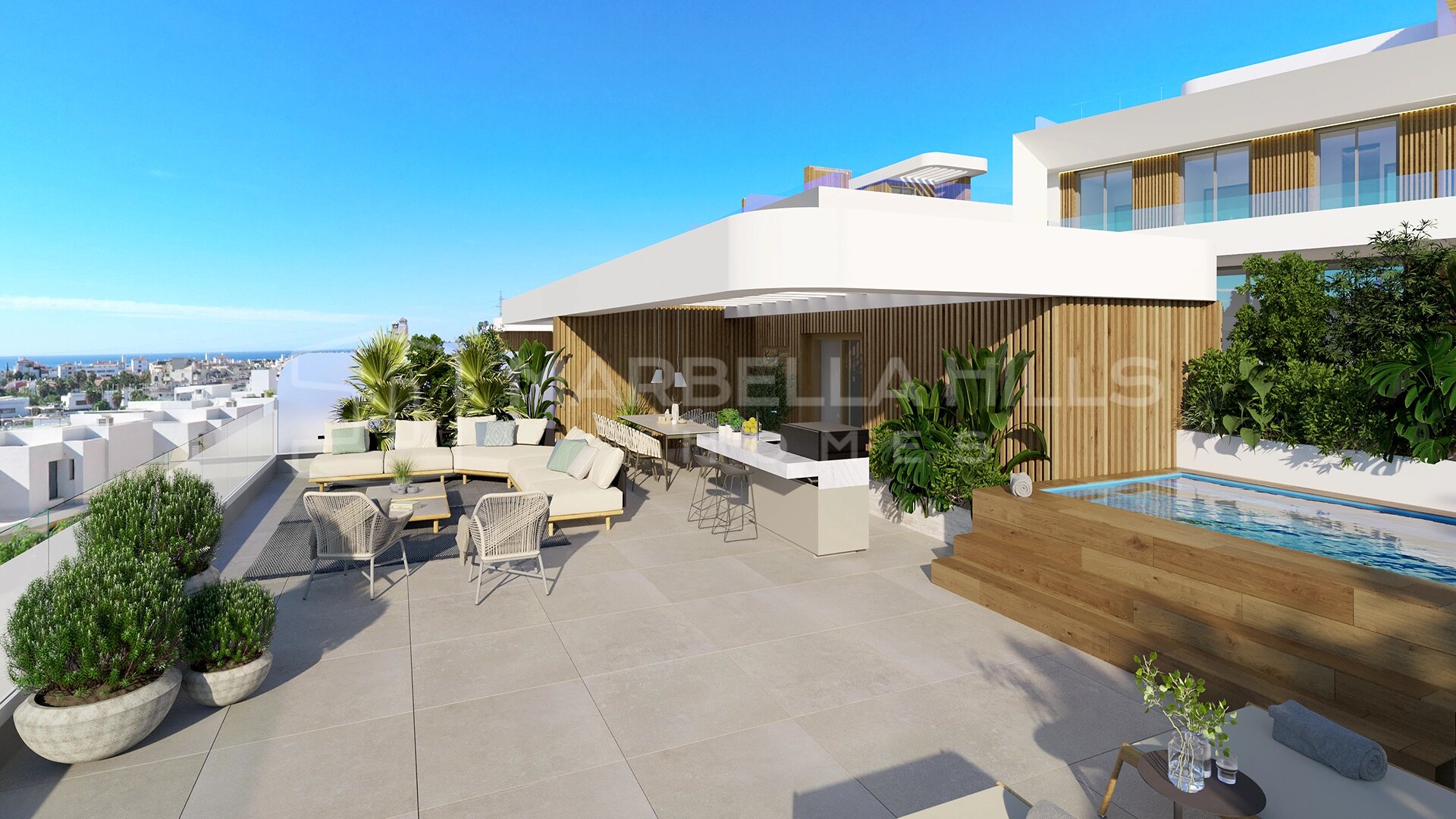 Contemporary 4-Bedroom Home with Sea Views and Solarium in El Campanario, Estepona