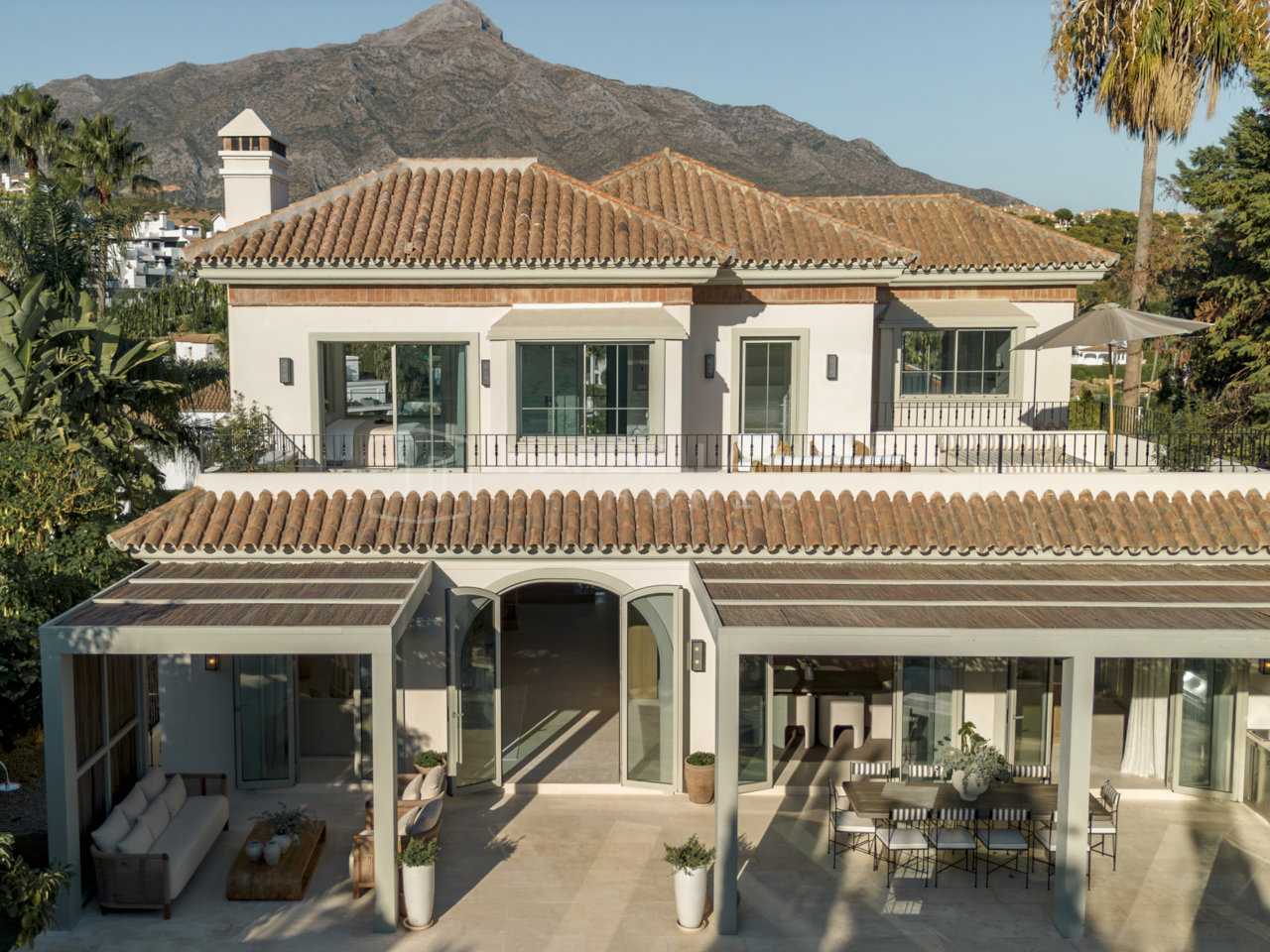 Villa de luxe d’inspiration française à vendre dans la Vallée du Golf de Nueva Andalucía