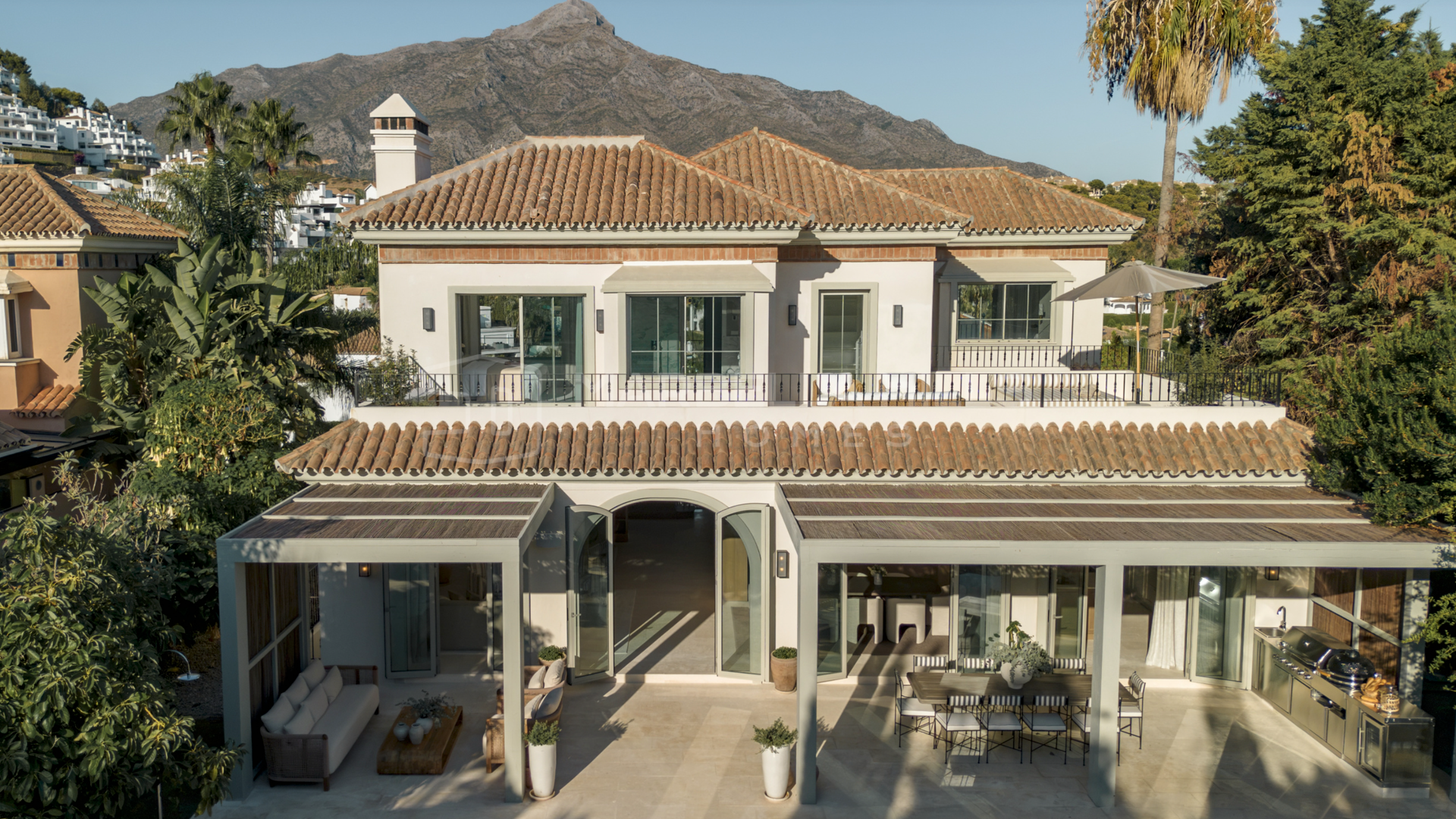 Villa de luxe d’inspiration française à vendre dans la Vallée du Golf de Nueva Andalucía