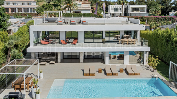 Frontline Golf Villa for Sale in Los Naranjos Golf, Nueva Andalucía