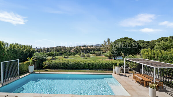 Frontline Golf Villa for Sale in Los Naranjos Golf, Nueva Andalucía