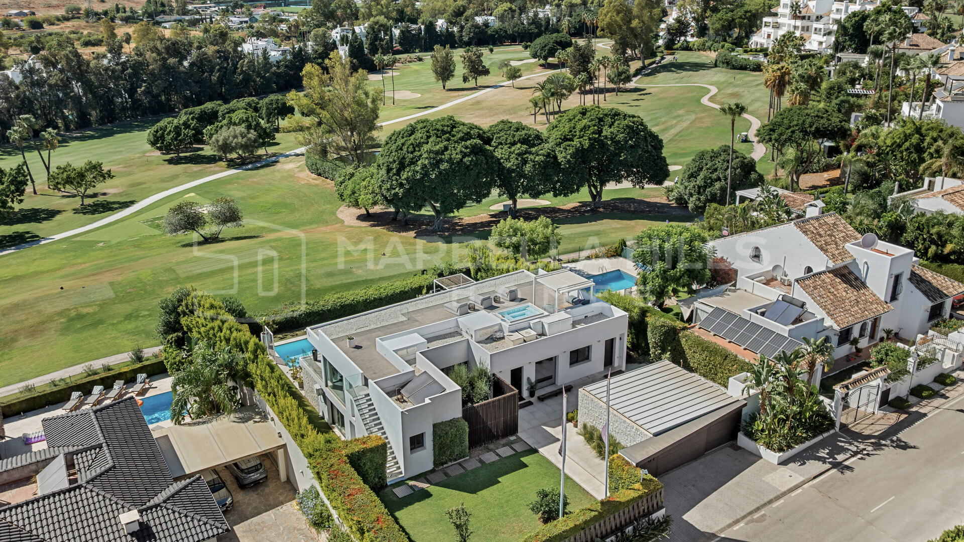 Frontline Golf Villa for Sale in Los Naranjos Golf, Nueva Andalucía