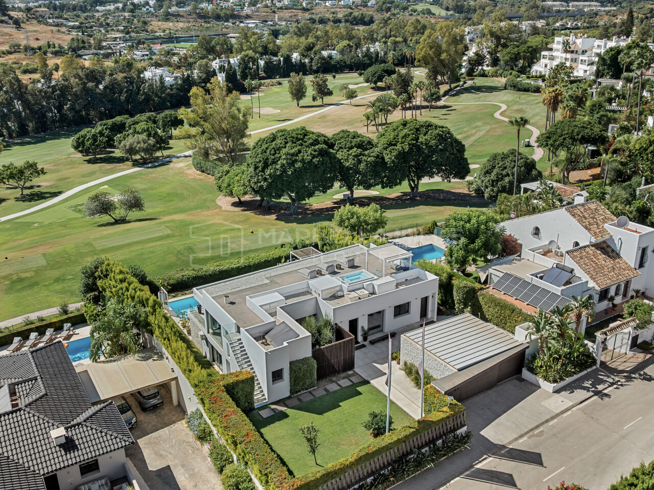 Frontline Golf Villa for Sale in Los Naranjos Golf, Nueva Andalucía
