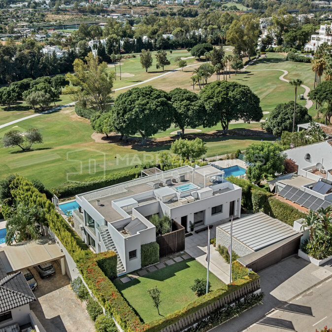 Moderne Villa in erster Golflinie am Los Naranjos Golf in Nueva Andalucía