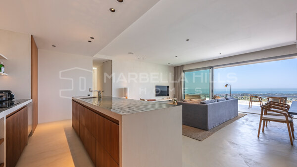Luxury Corner Apartment with Panoramic Sea and Golf Views in Benahavís