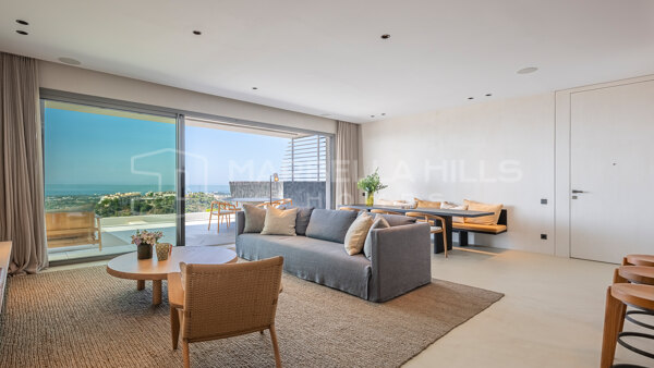 Luxury Corner Apartment with Panoramic Sea and Golf Views in Benahavís