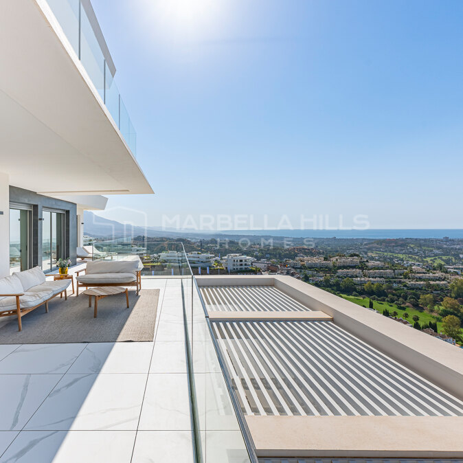 Apartamento de lujo en esquina con vistas panorámicas al mar y al golf en Benahavís
