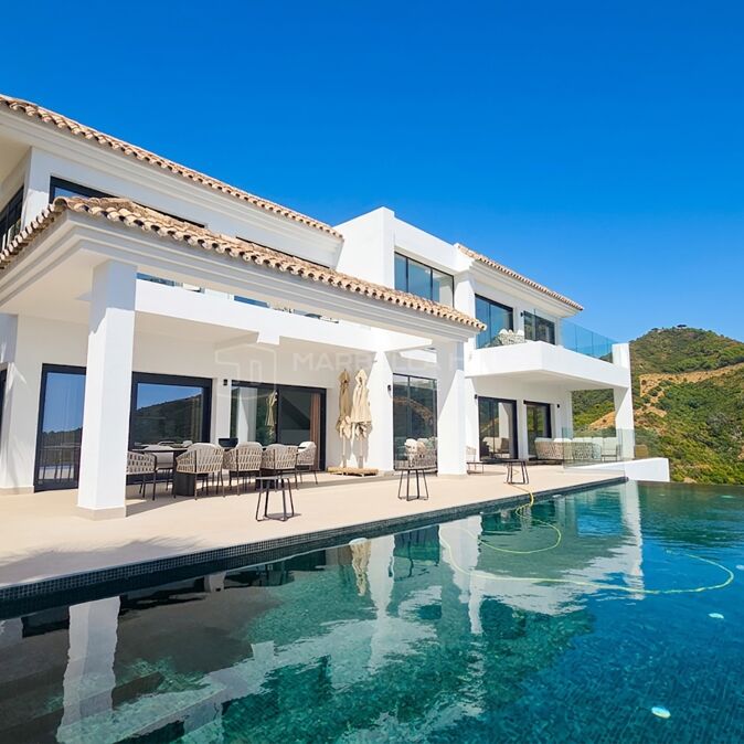 Villa rénovée à vendre à Monte Mayor, Benahavís avec vues panoramiques sur la mer
