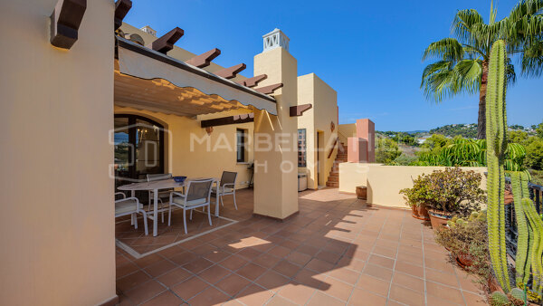 Corner Penthouse for Sale in Los Arqueros Golf, Benahavís with 360° Views