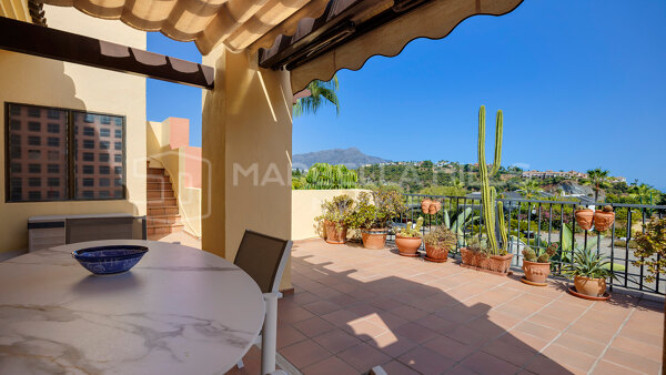 Corner Penthouse for Sale in Los Arqueros Golf, Benahavís with 360° Views
