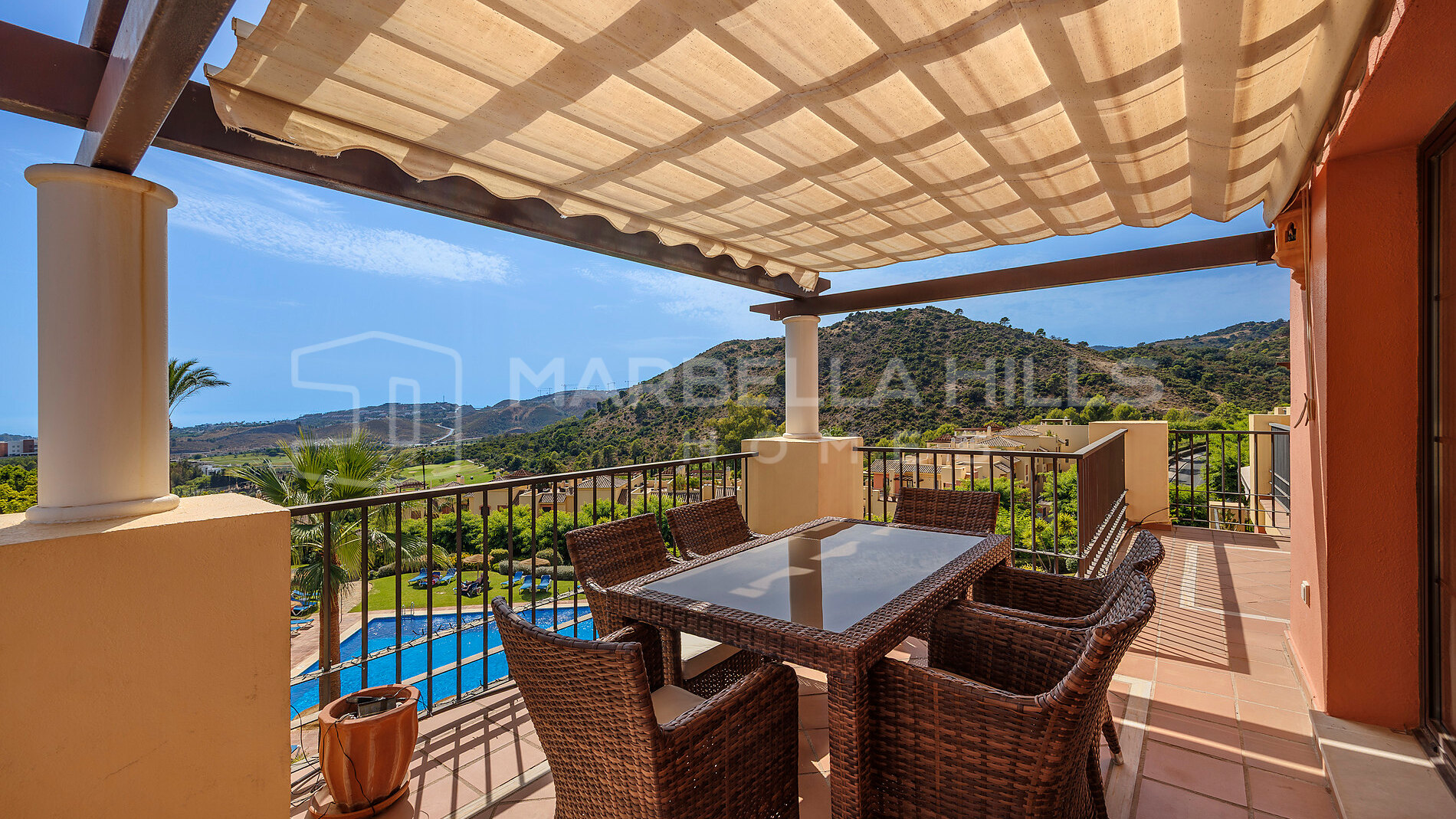 Corner Penthouse for Sale in Los Arqueros Golf, Benahavís with 360° Views