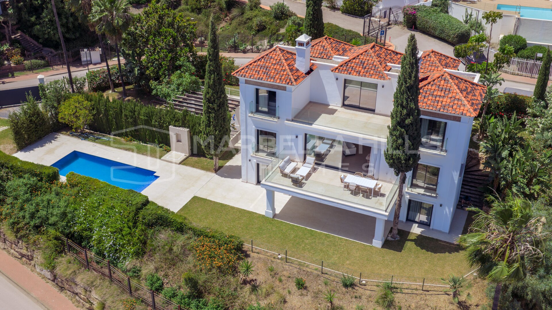 Modern Andalusian Villa for Sale in Benahavís with Panoramic Sea Views