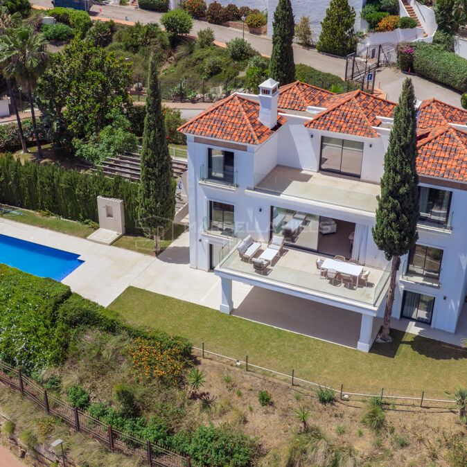 Villa andalouse moderne à vendre à Benahavís avec vues panoramiques sur la mer