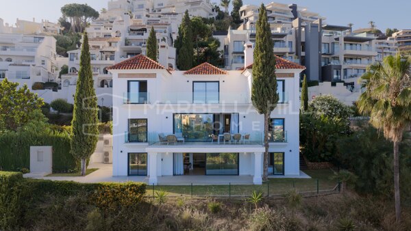 Modern Andalusian Villa for Sale in Benahavís with Panoramic Sea Views