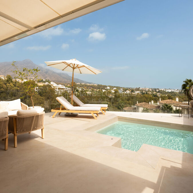 Appartement rénové à vendre à Les Belvederes, Nueva Andalucía avec piscine privée