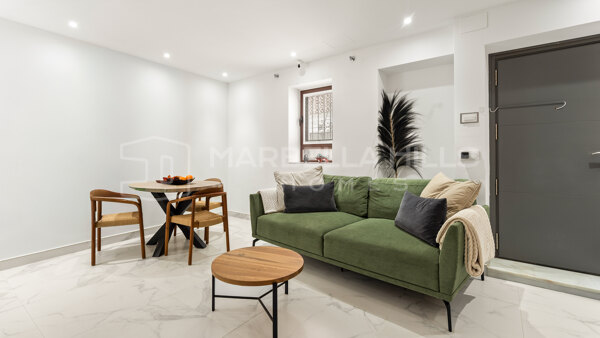 Maison de ville rénovée à vendre dans la vieille ville d’Estepona avec toit-terrasse