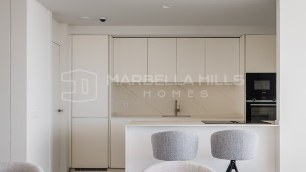 Contemporary 4-Bedroom Apartment for Sale in Real de La Quinta, Benahavís