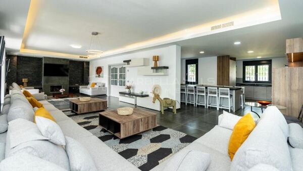 Six-Bedroom Villa for Sale in Nueva Andalucía, Marbella