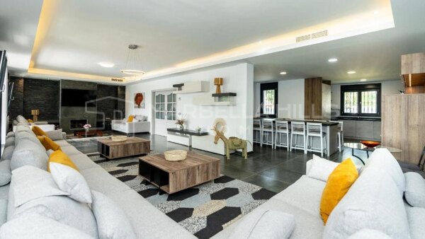 Villa mit sechs Schlafzimmern in Nueva Andalucía, Marbella