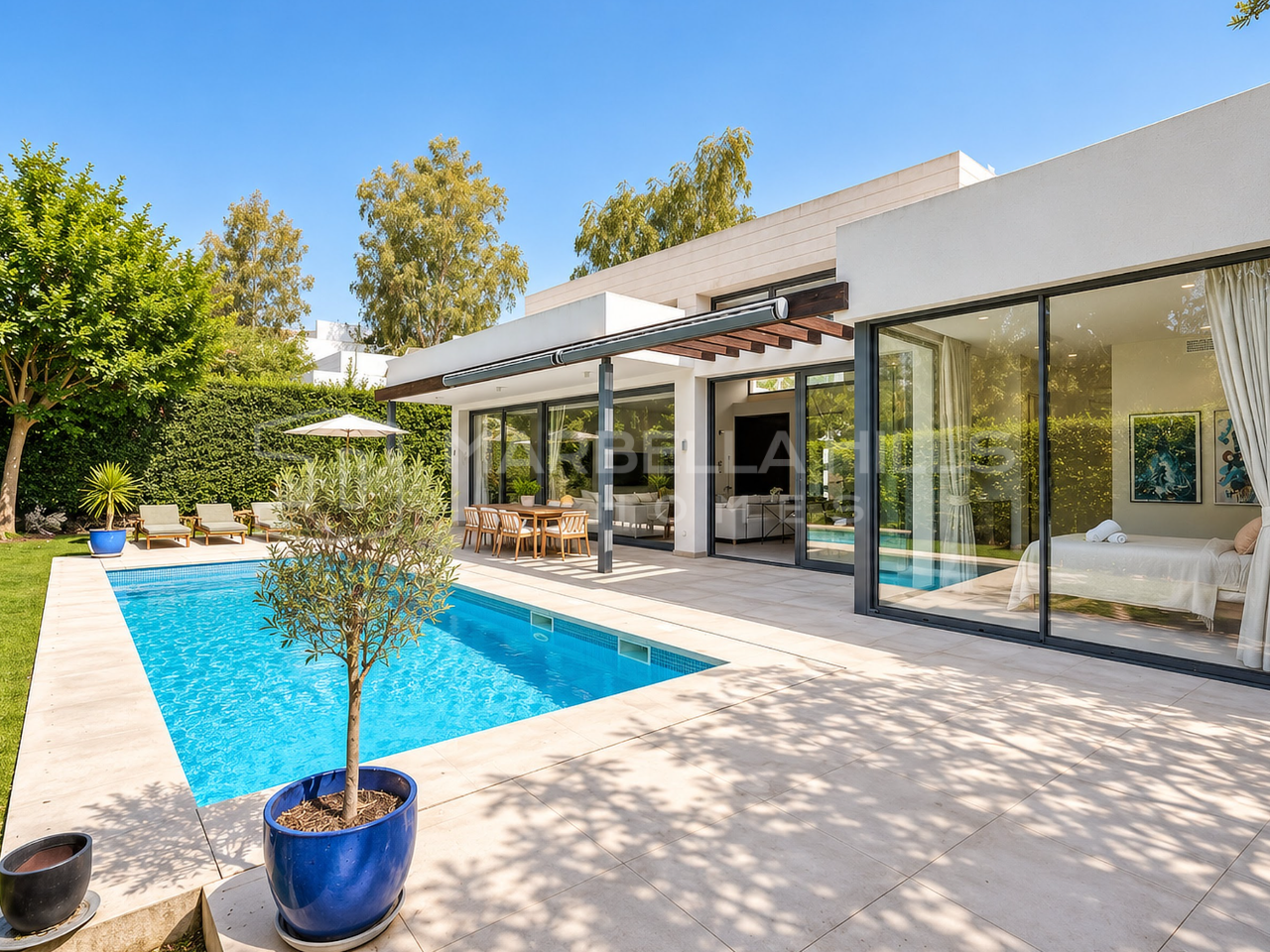 Moderner Bungalow zum Verkauf in Atalaya, Estepona