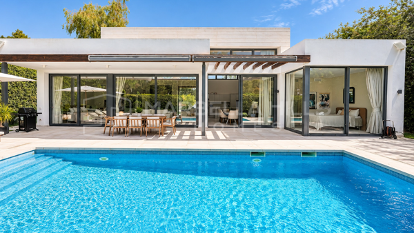 Moderner Bungalow zum Verkauf in Atalaya, Estepona