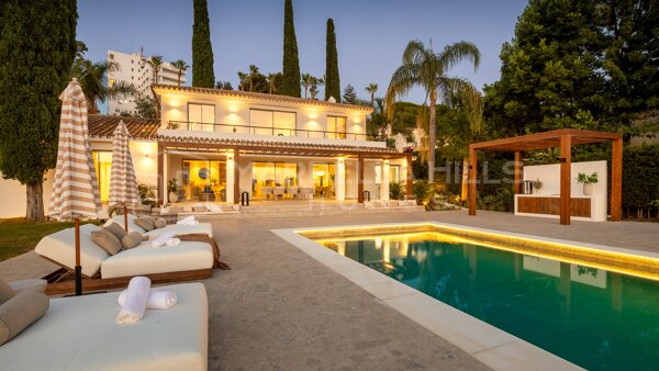 Andalusische Villa zum Verkauf in El Paraíso an der New Golden Mile