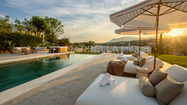 Andalusische Villa zum Verkauf in El Paraíso an der New Golden Mile