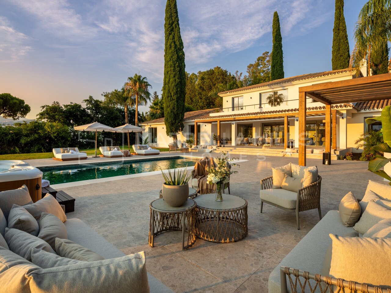 Andalusische Villa zum Verkauf in El Paraíso an der New Golden Mile