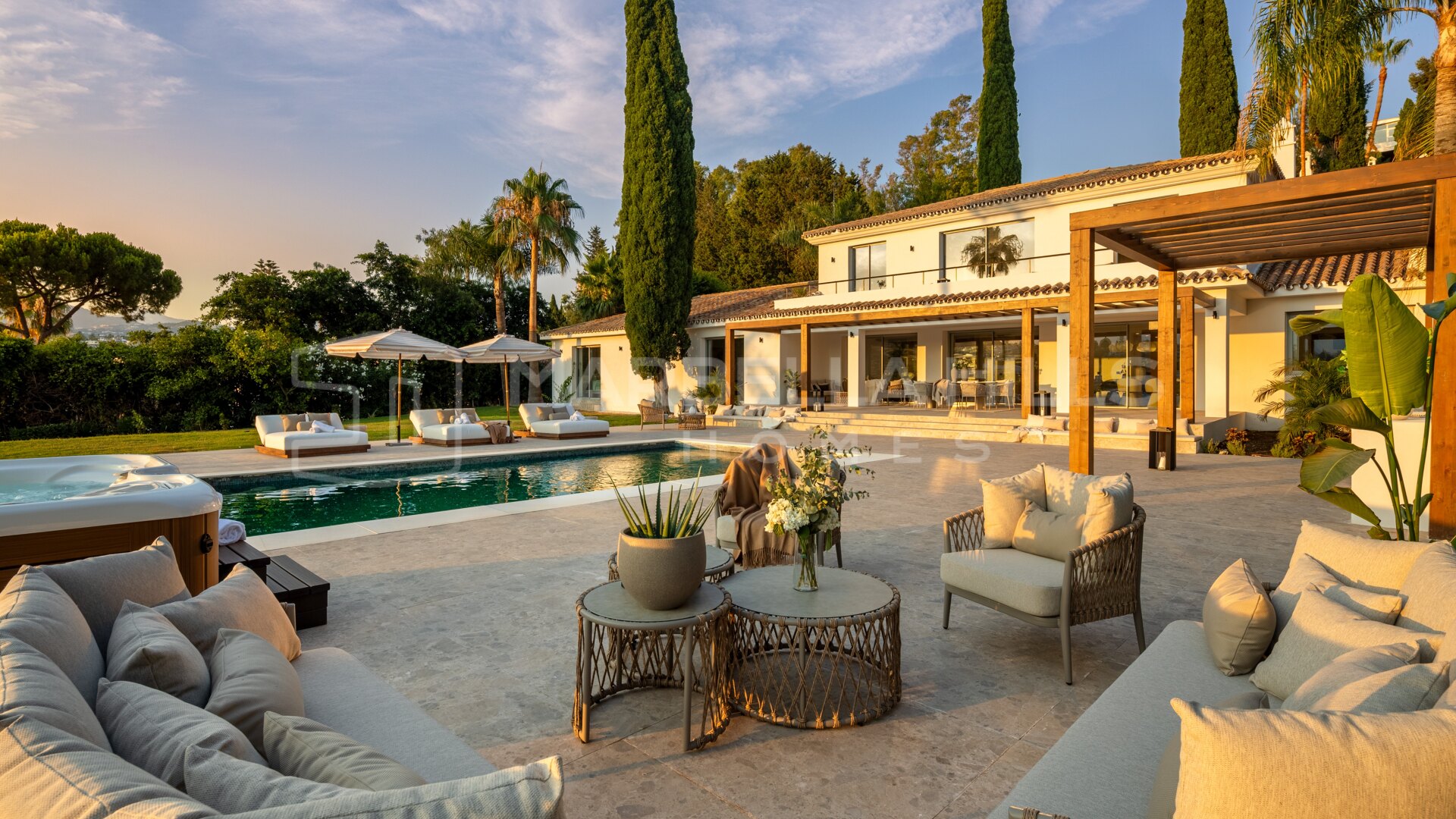 Andalusische Villa zum Verkauf in El Paraíso an der New Golden Mile