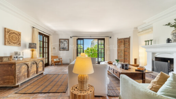 Villa mediterránea en venta en Marbella Hill Club, Milla de Oro