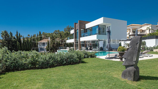 Villa de luxe à vendre à Manilva avec vues panoramiques sur la mer