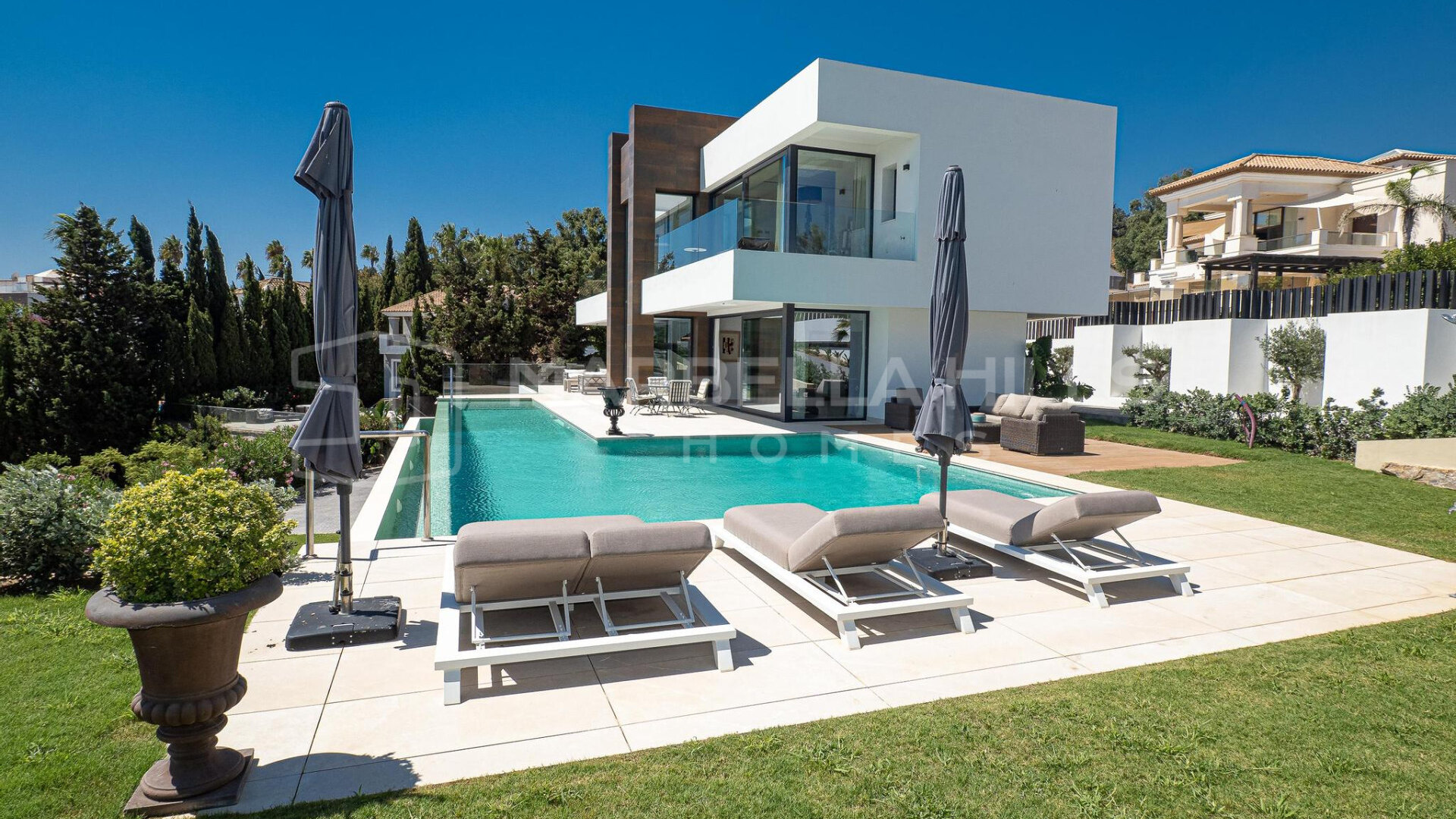 Villa de luxe à vendre à Manilva avec vues panoramiques sur la mer