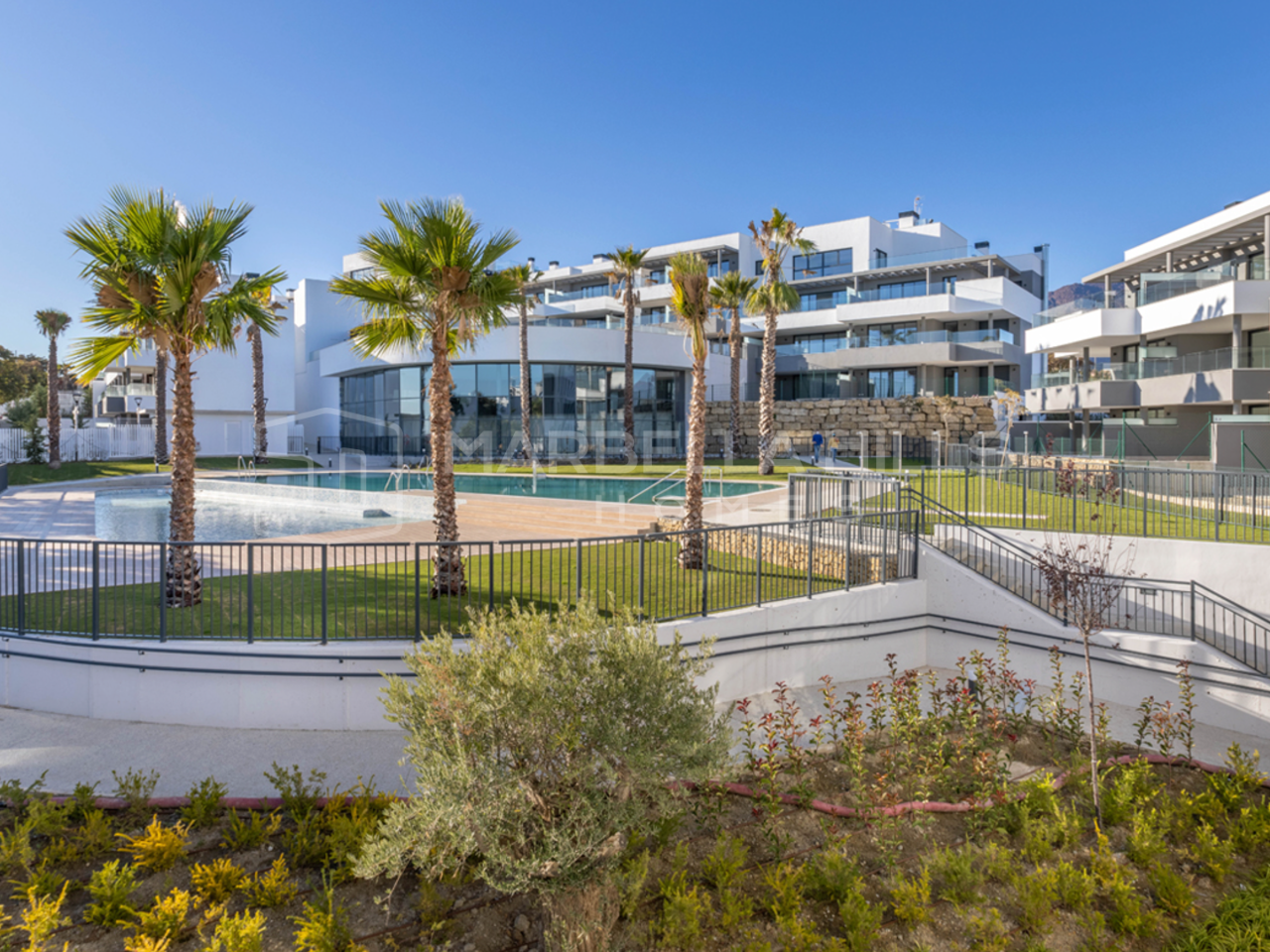 Modern 3-Bedroom Apartment for Sale in Las Mesas, Estepona with Sea Views