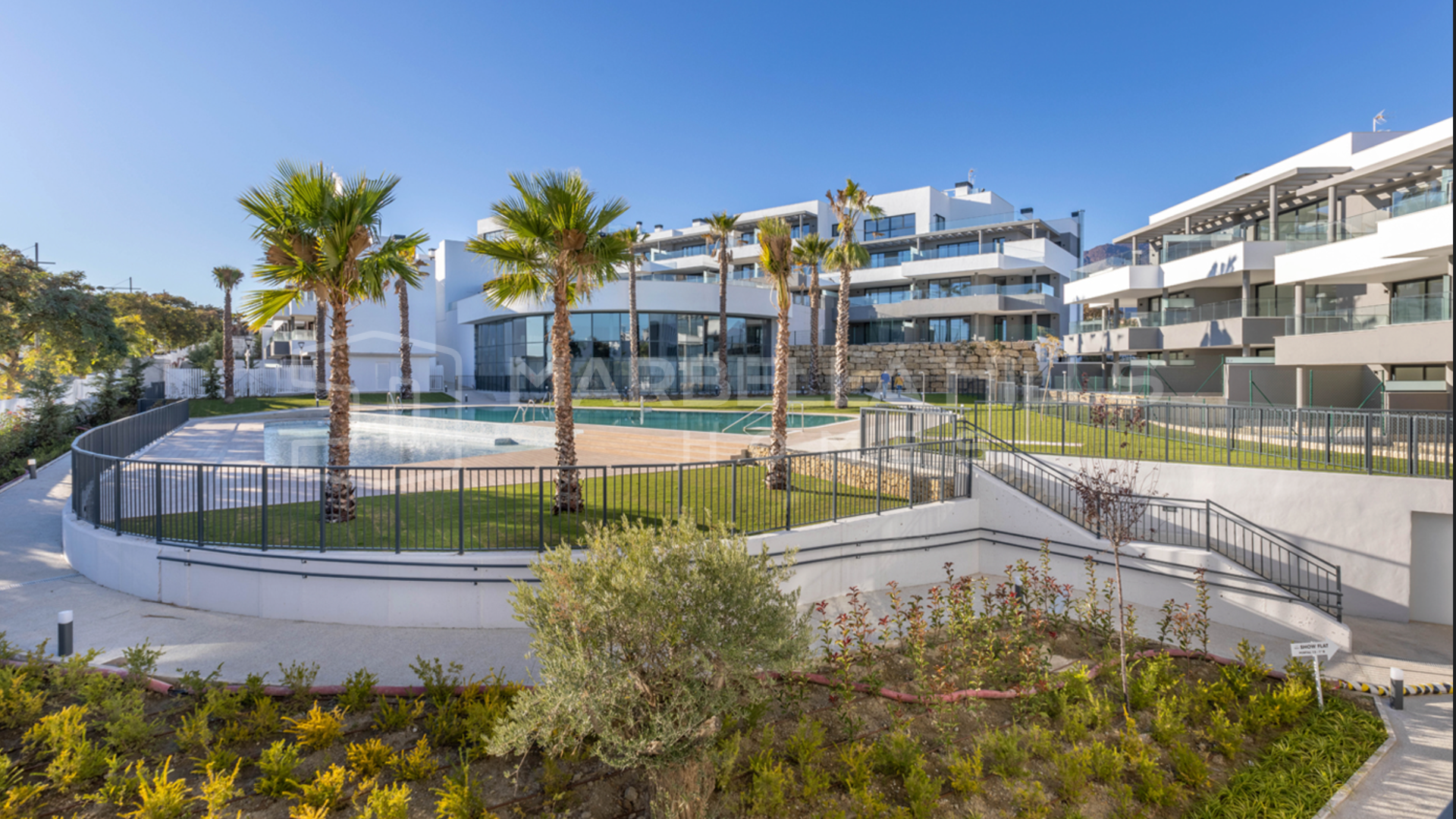 Moderne 3-Schlafzimmer-Wohnung in Las Mesas, Estepona, mit Meerblick