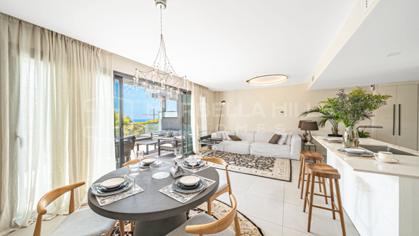 Moderne 3-Schlafzimmer-Wohnung in Las Mesas, Estepona, mit Meerblick