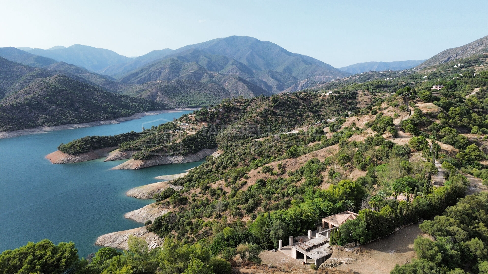 Luxury Villa for Sale in Istán with Panoramic Mountain Views