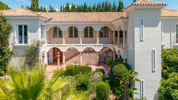 Klassische andalusische Villa in El Herrojo Alto, Benahavís