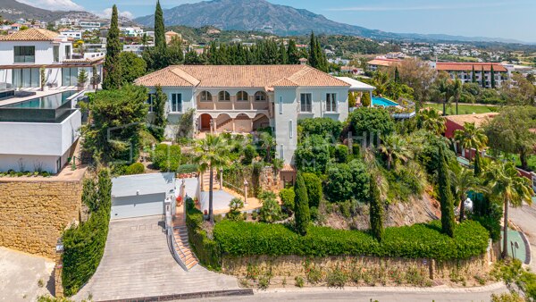 Klassische andalusische Villa in El Herrojo Alto, Benahavís