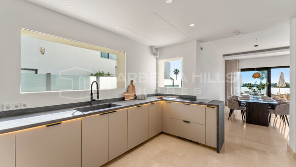Villa contemporaine en première ligne de golf à Atalaya Golf, Benahavís