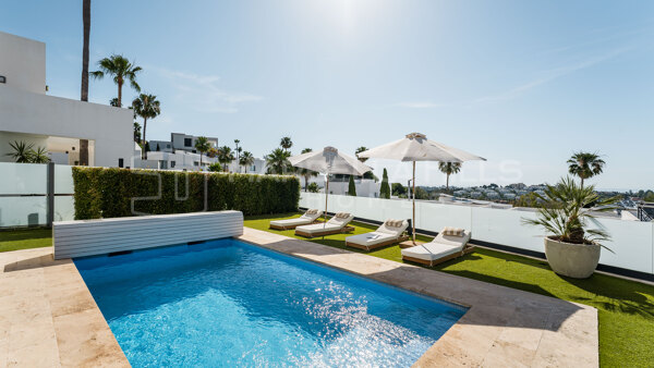 Villa contemporaine en première ligne de golf à Atalaya Golf, Benahavís