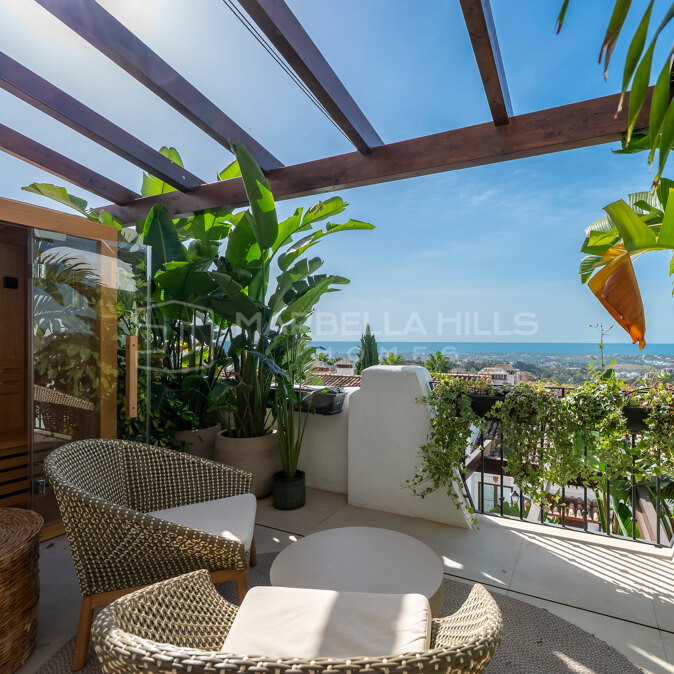 Maison mitoyenne rénovée de 3 chambres avec vue mer à Los Arqueros, Benahavís