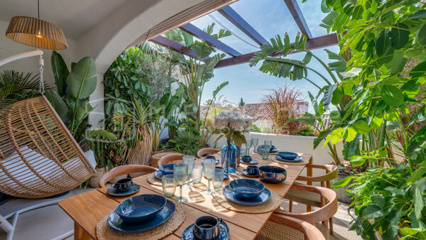 Maison mitoyenne rénovée de 3 chambres avec vue mer à Los Arqueros, Benahavís