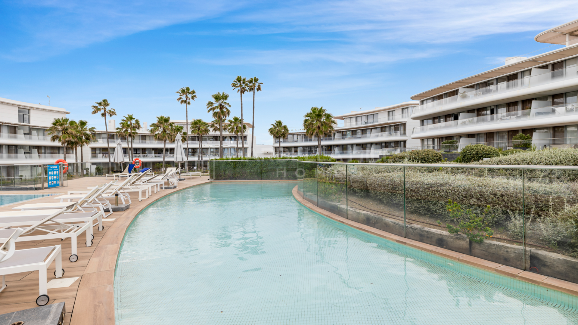 Apartamento de 2 dormitorios en primera línea de playa en The Edge, Estepona