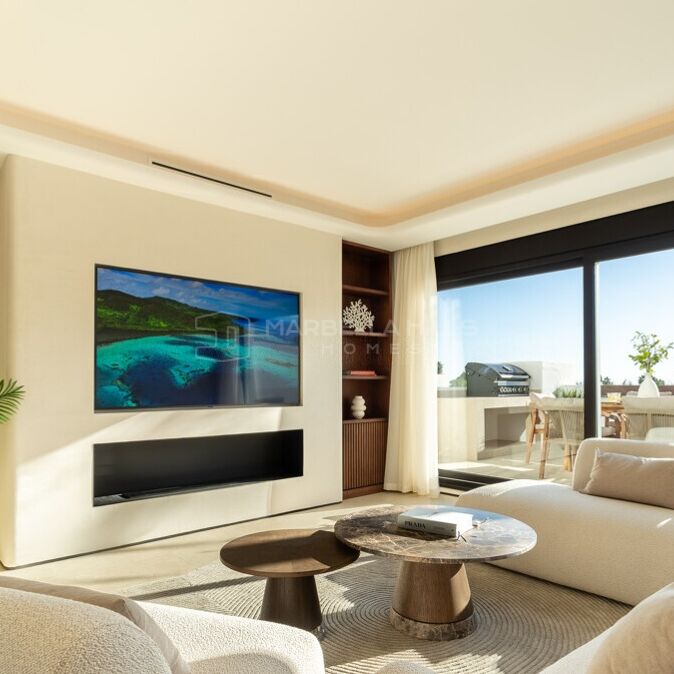 Renovated beachside apartment with sea views in Los Monteros Palm Beach
