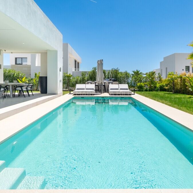 Contemporary 5 bedroom villa with sea views in La Finca de Marbella