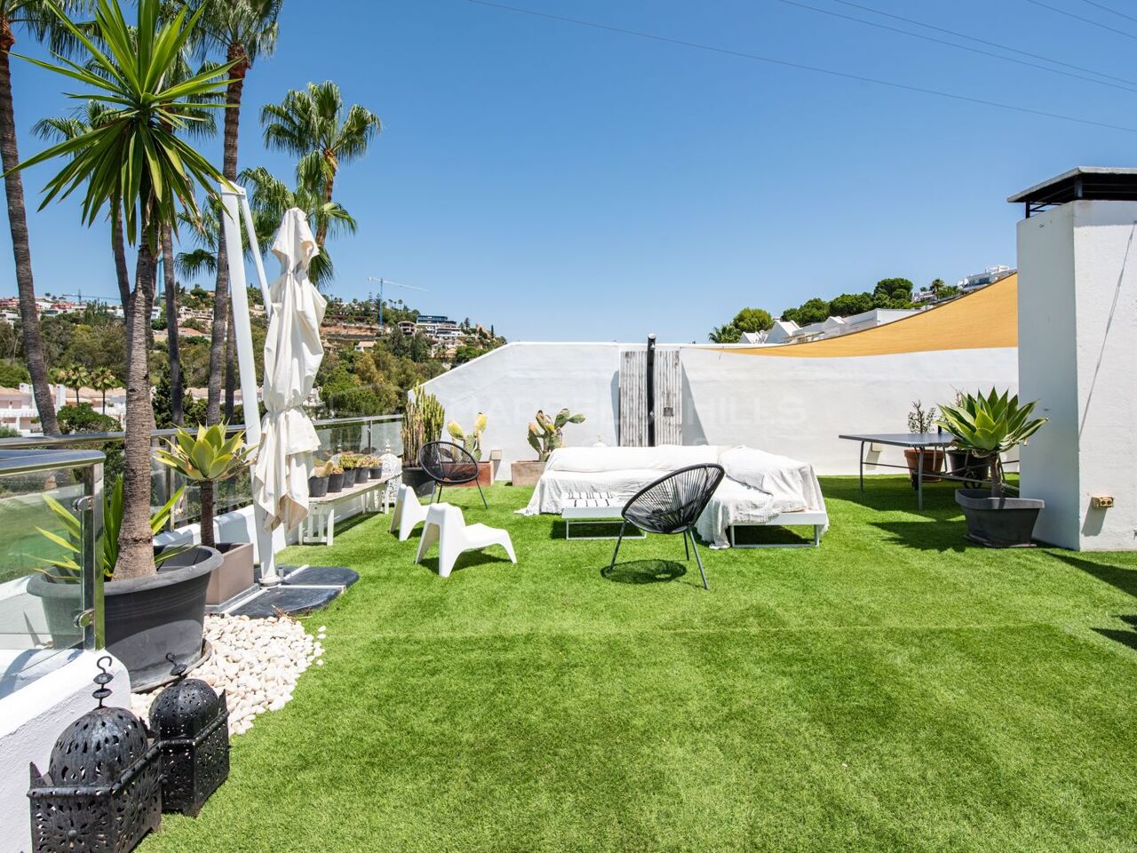 Penthouse duplex de 3 chambres en première ligne de golf avec solarium de 150 m² à Balcones de La Quinta, Benahavís