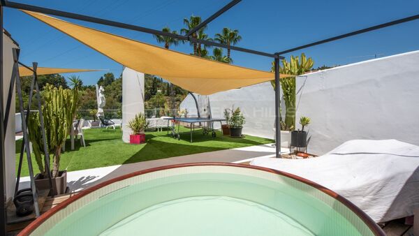 Penthouse duplex de 3 chambres en première ligne de golf avec solarium de 150 m² à Balcones de La Quinta, Benahavís